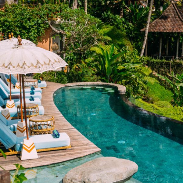 Detalle de mosaico Oasis Stone aplicado en alberca